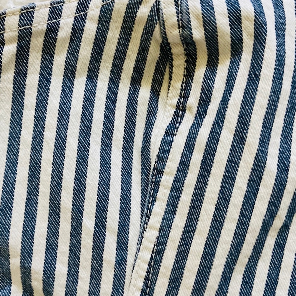 Crop top - Picture 3 of 4